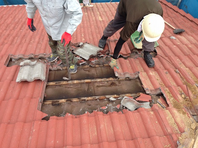 セメント瓦の解体